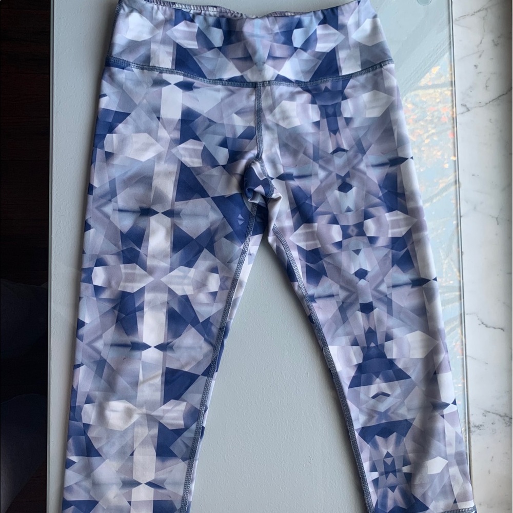 Cropped, Patterned Geometric Leggings